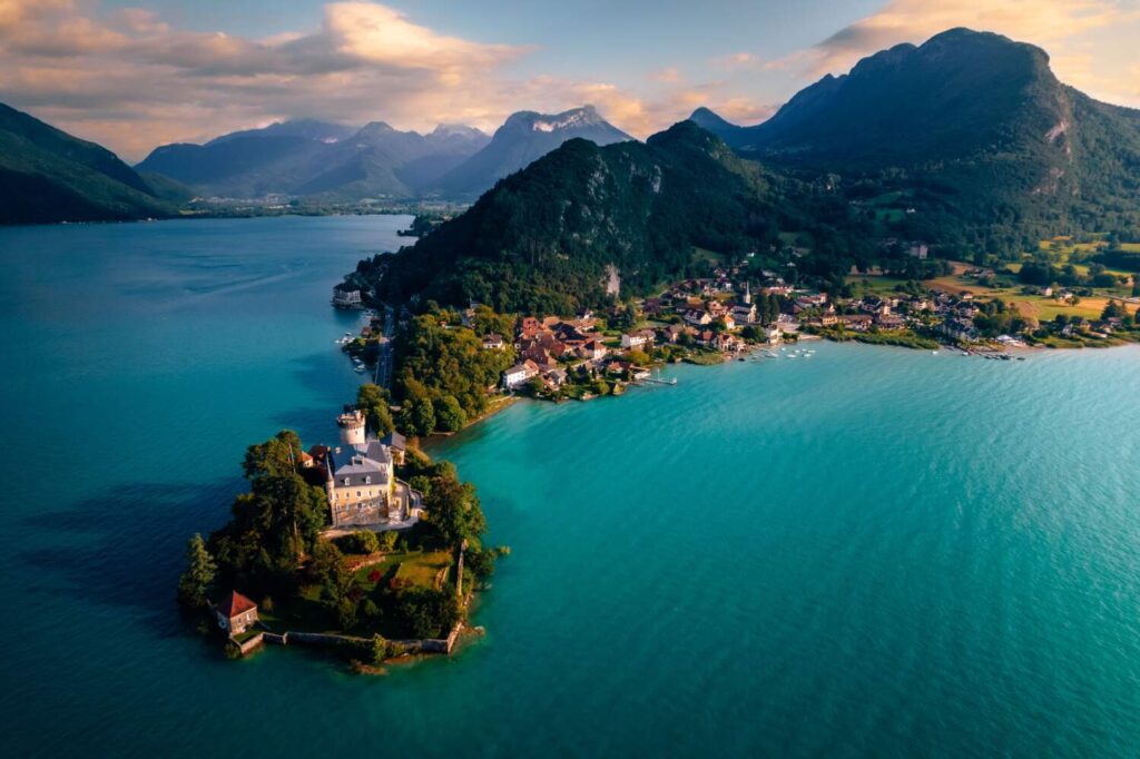 Photo vue aérienne du lac d'Annecy